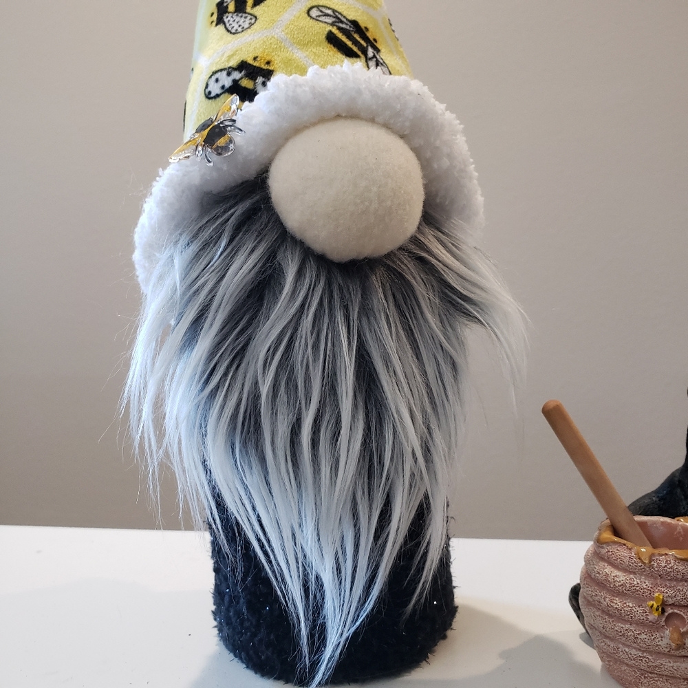 Bee loving Gnome - Picture 10 of 12